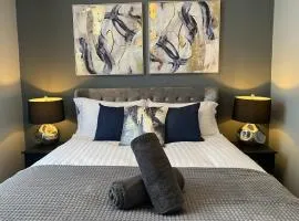 Pendle House - Apt 4 - 3 min walk to beach & Shops!