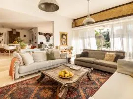 Caesarea Sea-Side Exquisite Retreat with Mamad by Sea N' Rent