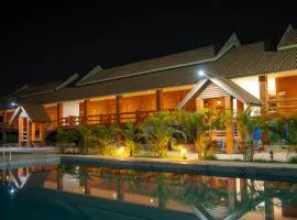 Vang Vieng Romantic Mountain View Resort