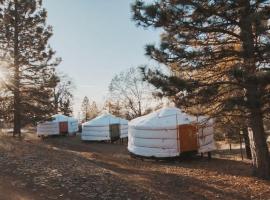 Cosy yurt at a nature retreat, hotel din Miramonte