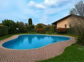 Casa Bacher Pool&GardenPrivate&2,5kilometri to Peschiera del Garda center