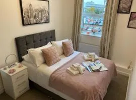Charming 2- Bedroom Apartment