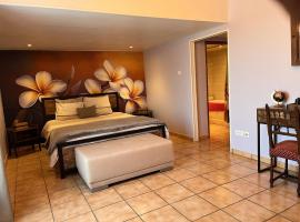 'Maison M' chambres d'hôtes, hotel in Surin