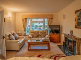 Farnborough Stay - 5 Bedroom