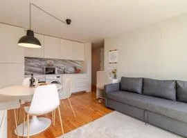 HostWise – Modern & Cozy Flat | Near the Beach