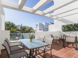 Chic & Bright Costa Ballena Getaway, hotel v destinaci Chipiona