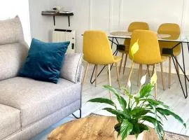 NEW Gorgeous Central Apartment - Beachfront - 3 BD