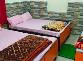 Laxmimangal homestay, hotel v destinaci Maneri