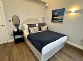 A Cozy Magical Retreat at Knightwood Oak, New Forest