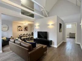 A Cozy Magical Retreat at Knightwood Oak, New Forest