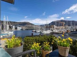 Byleilighet i sjøkanten m terrasse