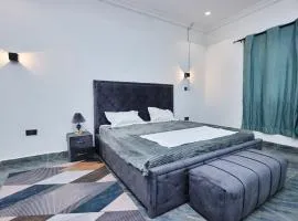 Modern 3BR Home - near airport
