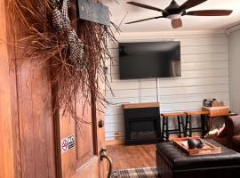 The Cabins at Walnut Grove-minutes from Hunter and Windham, отель с гидромассажными ваннами в городе Ashland