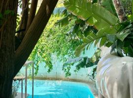 Villa S5 Pieds dans l'eau à la Marsa avec Rooftop et piscine, hotel v destinaci La Marsa
