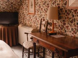 Castel Novel Cottage, hotel v destinaci Varetz