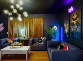 5 Bedroom Home 10 Min Drive To Downtown