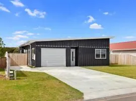 Waiotahe Executive Getaway- Whole House- 10 guests- One price