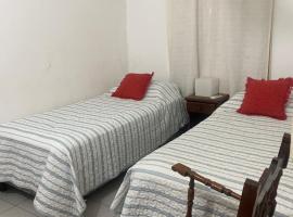 Departamento 3 Pellegrini, hotel em Posadas