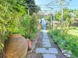 Coastal Garden House, hotel en Limni