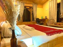 Absoulte Freedom Snowy Water Stream Luxury Cozy BnB Retreat, отель в городе Nagar