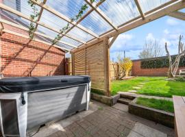 3BR Home with Hot Tub and Garden, hotel with hot tubs in Totton