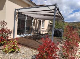 Gîte Le Chaudron 1 à 7pers avec piscine, hotel di Montclar-sur-Gervanne