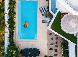 Coco Beach I - Seaside Home , Pool , Beach at 200 meters, hotel v destinaci Pointe aux Cannoniers