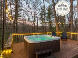 6-Bed Family Retreat Hot Tub Game Room Playground, hotel in Marshall