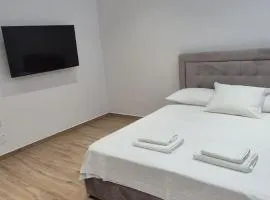 Denny's house