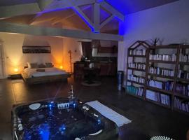 Lofts avec Jacuzzi privatif - Spa Romantique - Bouzigues, hotel di Bouzigues