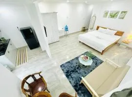 I Riverside 202B I Spacious Studio With Kitchen
