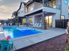52-53| Poolhouse Duplex in St George with 2 Pools and Hot Tubs