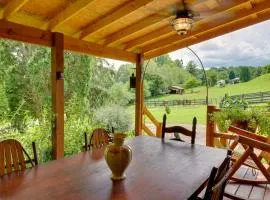 Mtn-View Warne Cabin Hot Tub, Wine Cabinet!