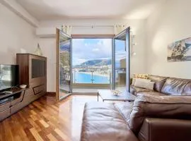 Cloud 9, Seaside Cliff Apartment