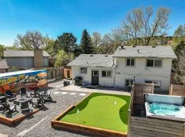 Tonka Estate Backyard Oasis w Hot Tub & Sauna