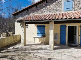 Maison en pierre Ard&egrave;che du sud, hotel na praia em Valgorge