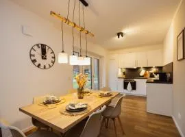 Hygge Homes, three bedrooms with parking, near river