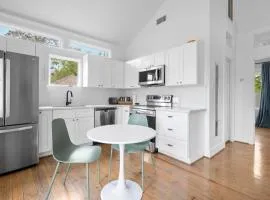 Chic 1BR Apt Near Heights & Downtown Houston