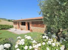 Casa di campagna in Podere con piscina