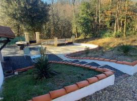 Location 4 personnes avec jardin, Hotel in Carsac-Aillac