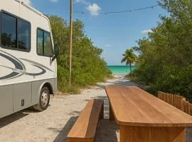 Motorhome Holbox frente al mar y bioluminiscencia