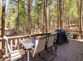 Hike, Ski & Sip: Arnold Cabin 4 Mi to State Park!, hotel em Arnold