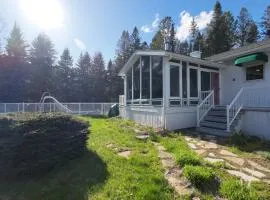Cottage with inground pool outside
