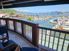 SUPER FLAT 180 graus em Angra dos Reis , Frente Mar na Marina Piratas com estacionamento gratuito