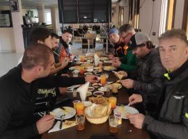 Welcome Hôtel Dijon, hotel s vířivkou v destinaci Ouzoud