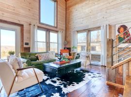 Picture Worthy Cabin with Hot Tub on 10 Private Acres, hotel a Sterling