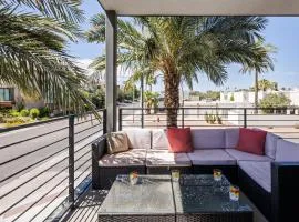 Beverly - Private Patios - Jacuzzi - In Old Town