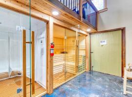 Hot Tub Sauna Steam Room Arcades Airhockey, hotel din East Stroudsburg