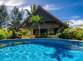 Toahere Beach House - Beachfront - Pool - Pontoon