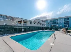 Hang Ten Hideaway, pool, Condo, Parking - 6 person max occupancy